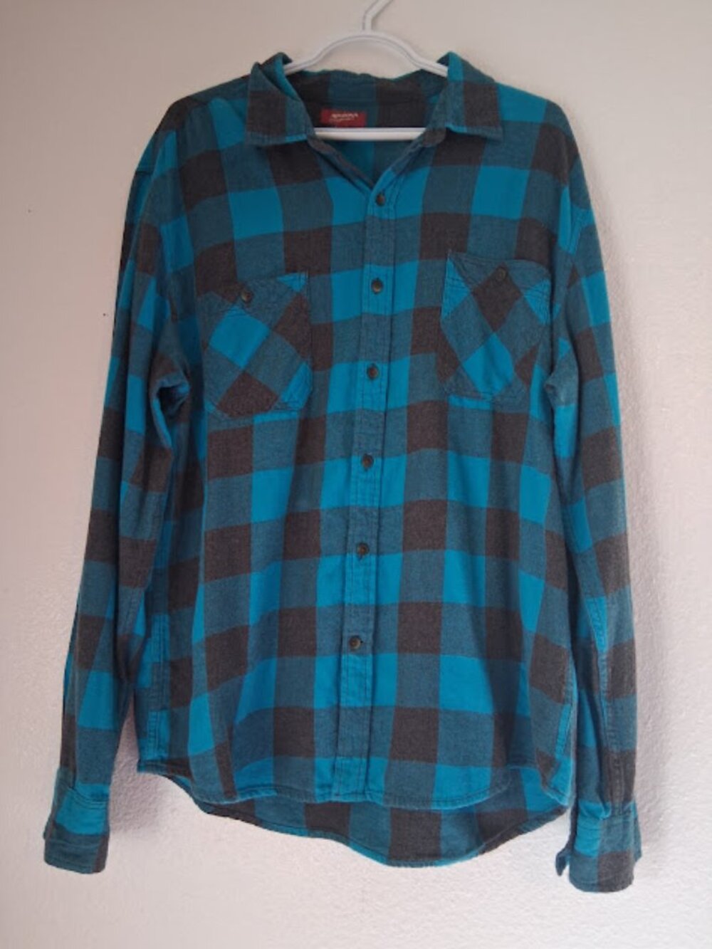 Arizona men's size XL turquoise and dark gray plaid flannel shirt